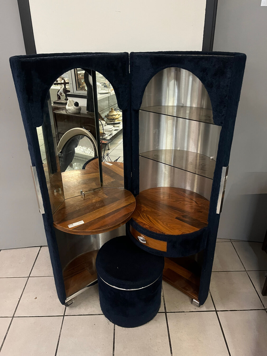 Hairdresser by Luigi Massoni