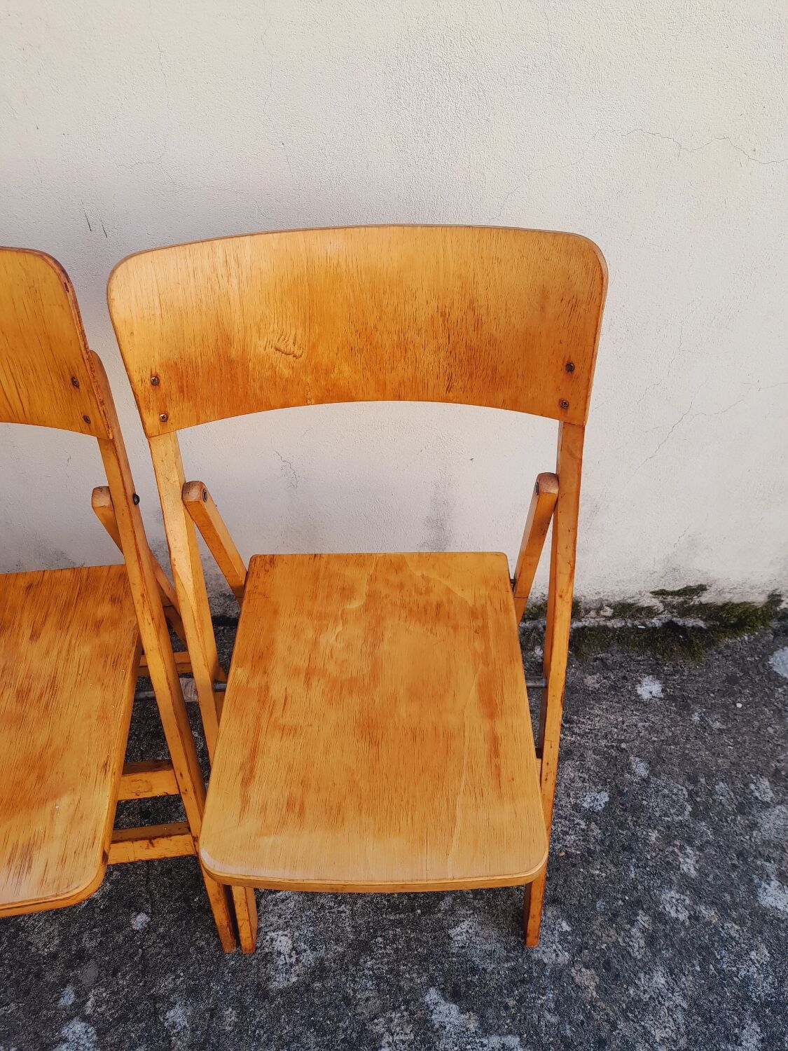 5 vintage wooden folding chairs