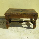 Table de poupée ancienne en bois sculpté
