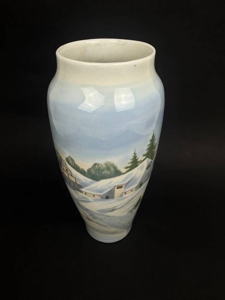 Copenhagen porcelain vase, hand-painted winter decoration, circa 1900-1920.