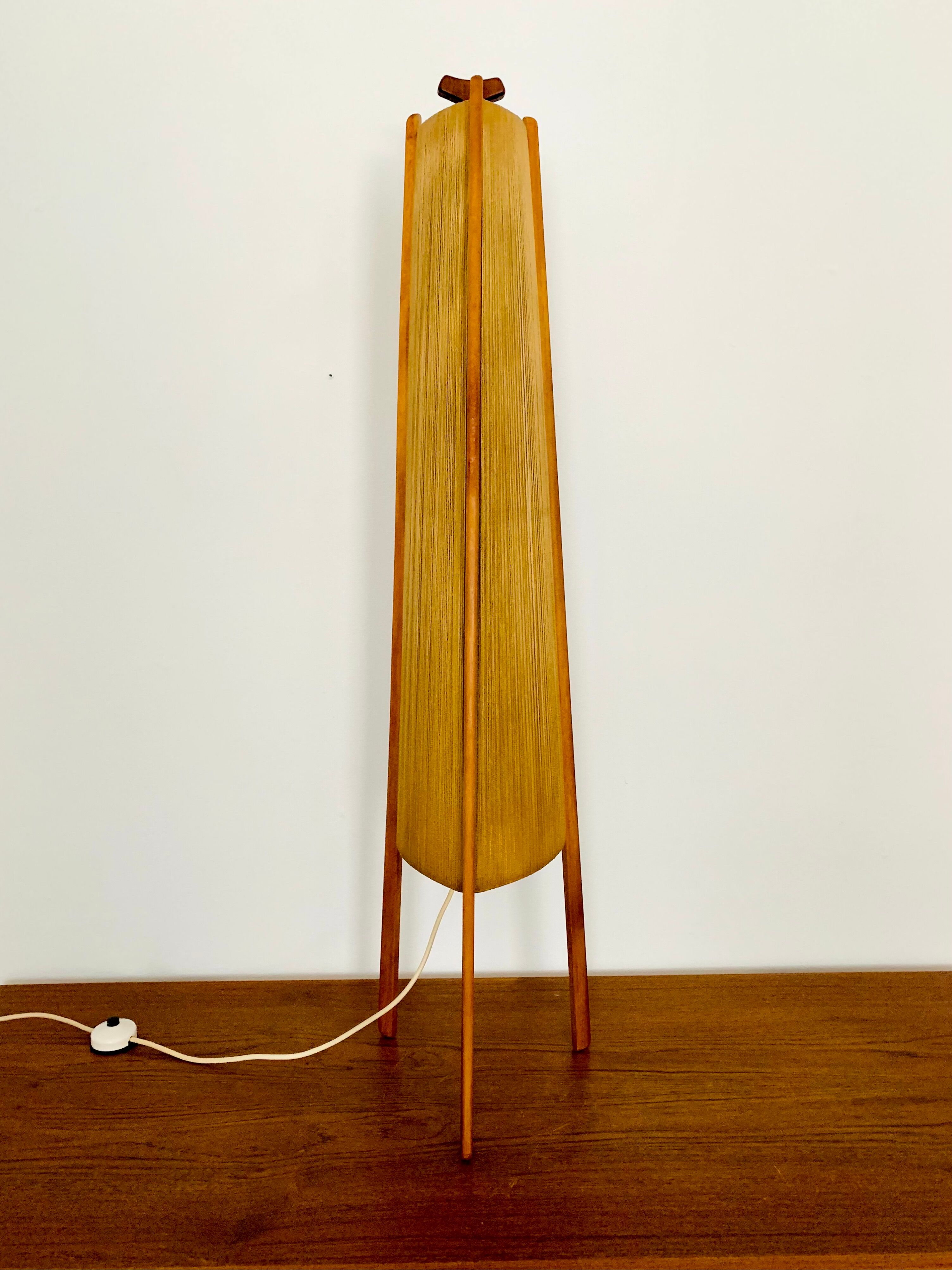 Lampe de sol en sisal et teck par Temde