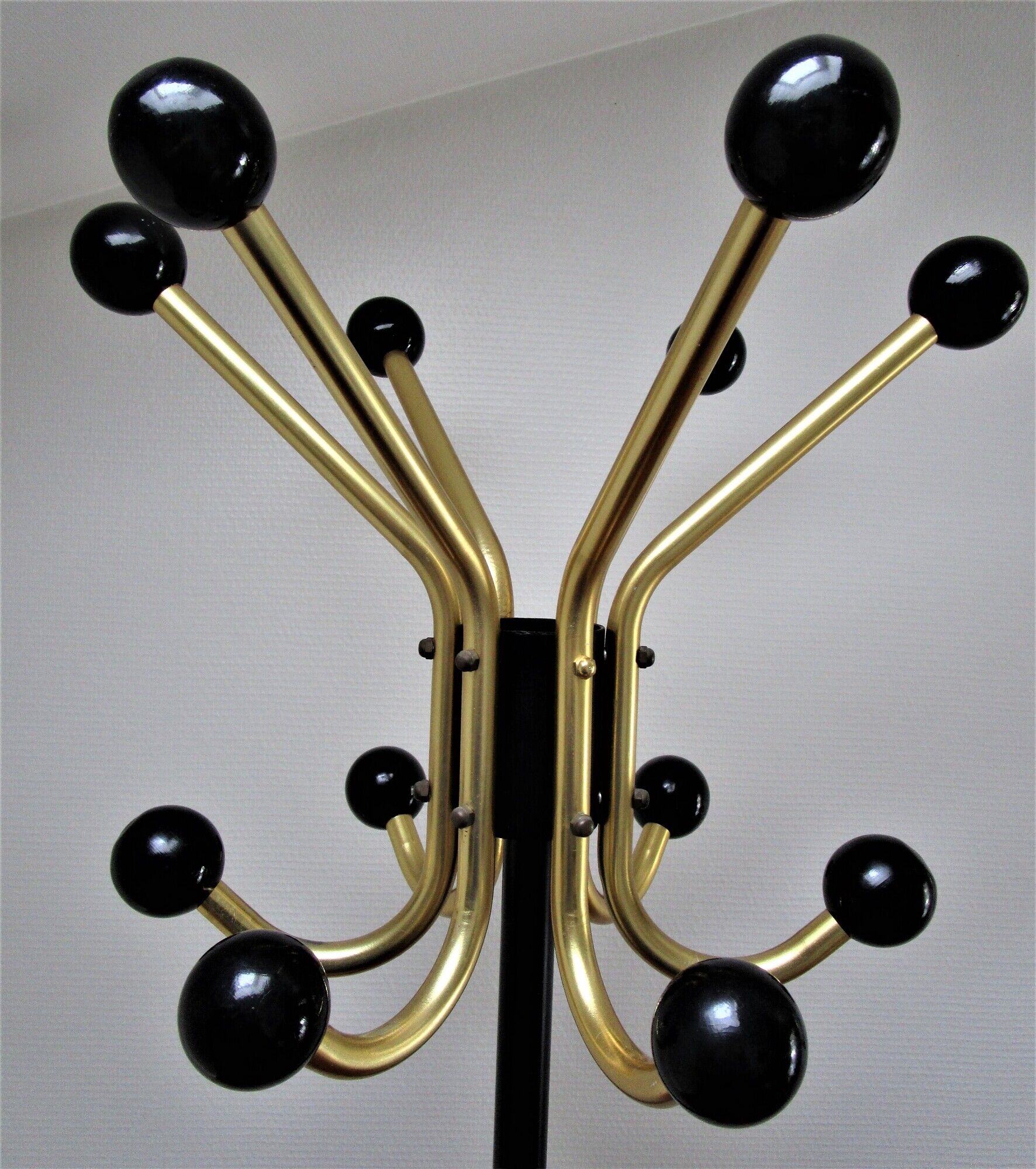 Bistro candracking bistro black metal and gold vintage wood balls