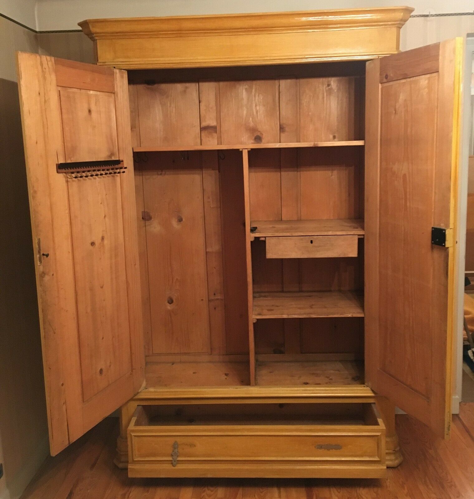 Louis Philippe fir-style wardrobe 2 closets 1 drawer