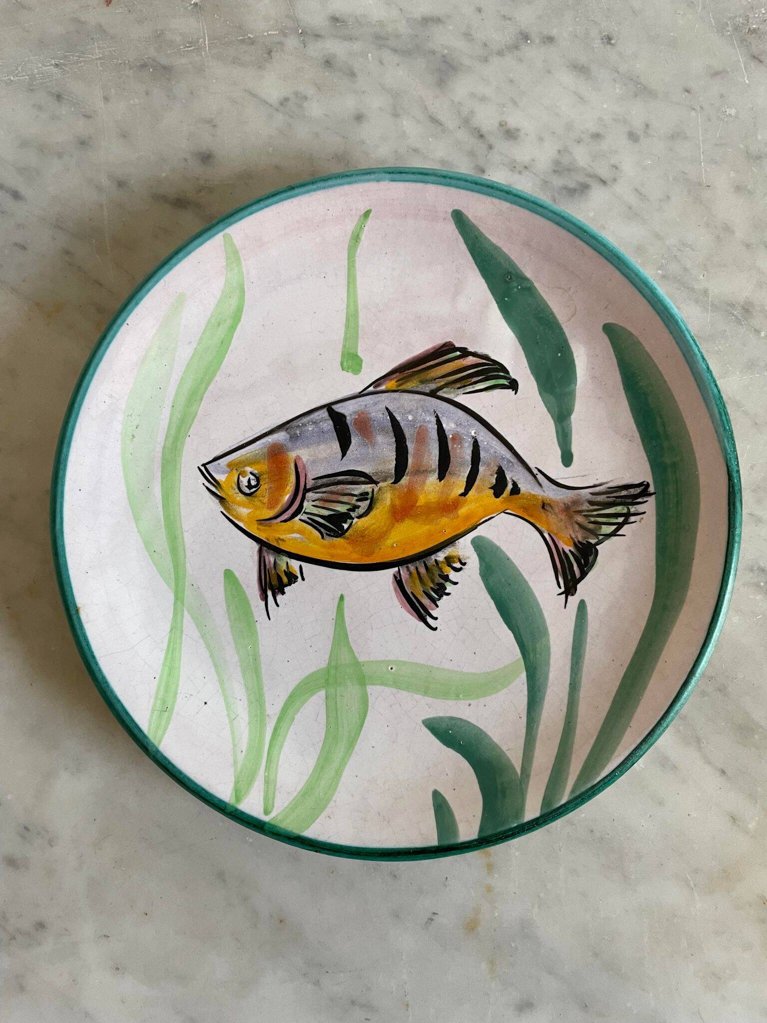 Valaluris plate fish decor