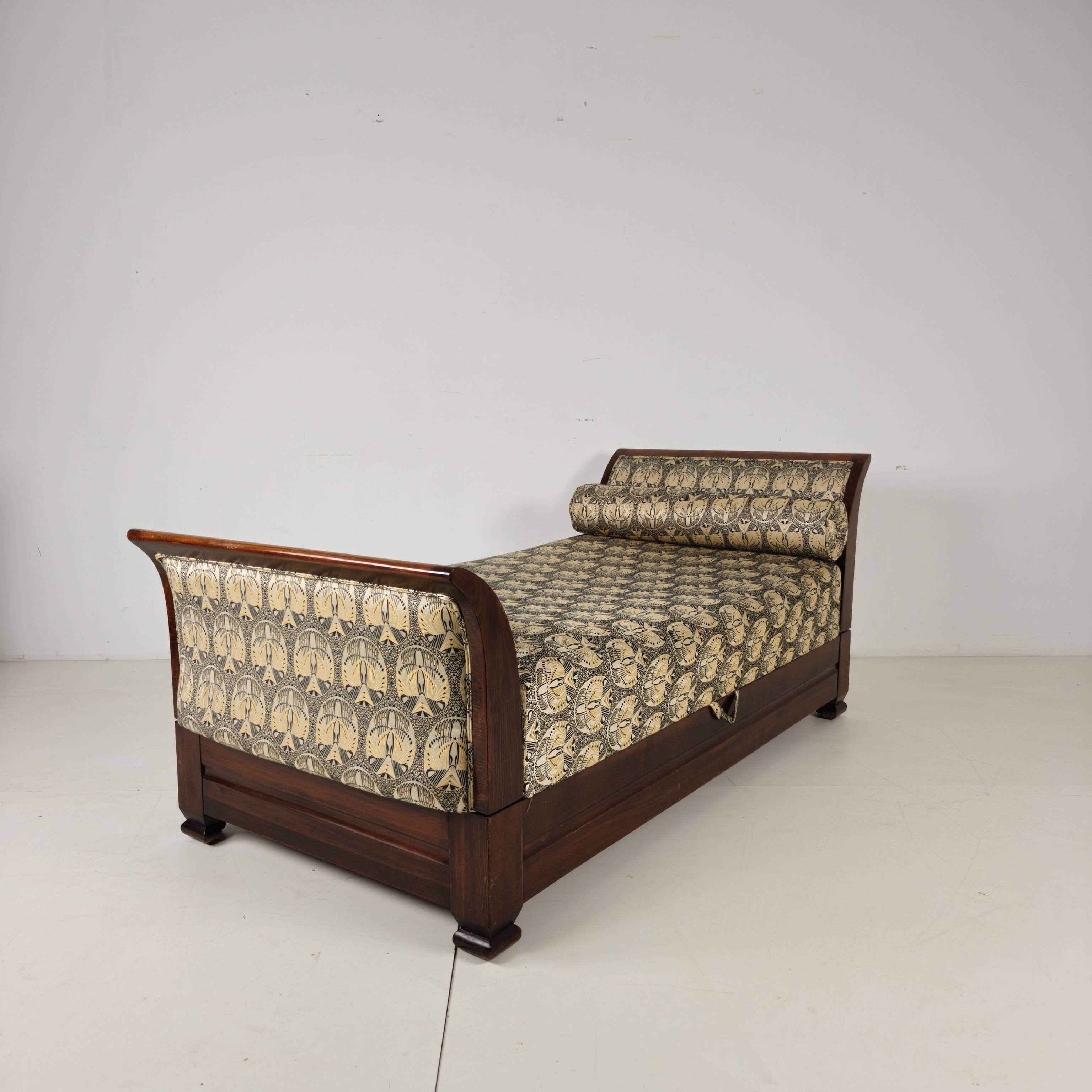 Art Deco Daybed with Hidden Storage & Adjustable Positions