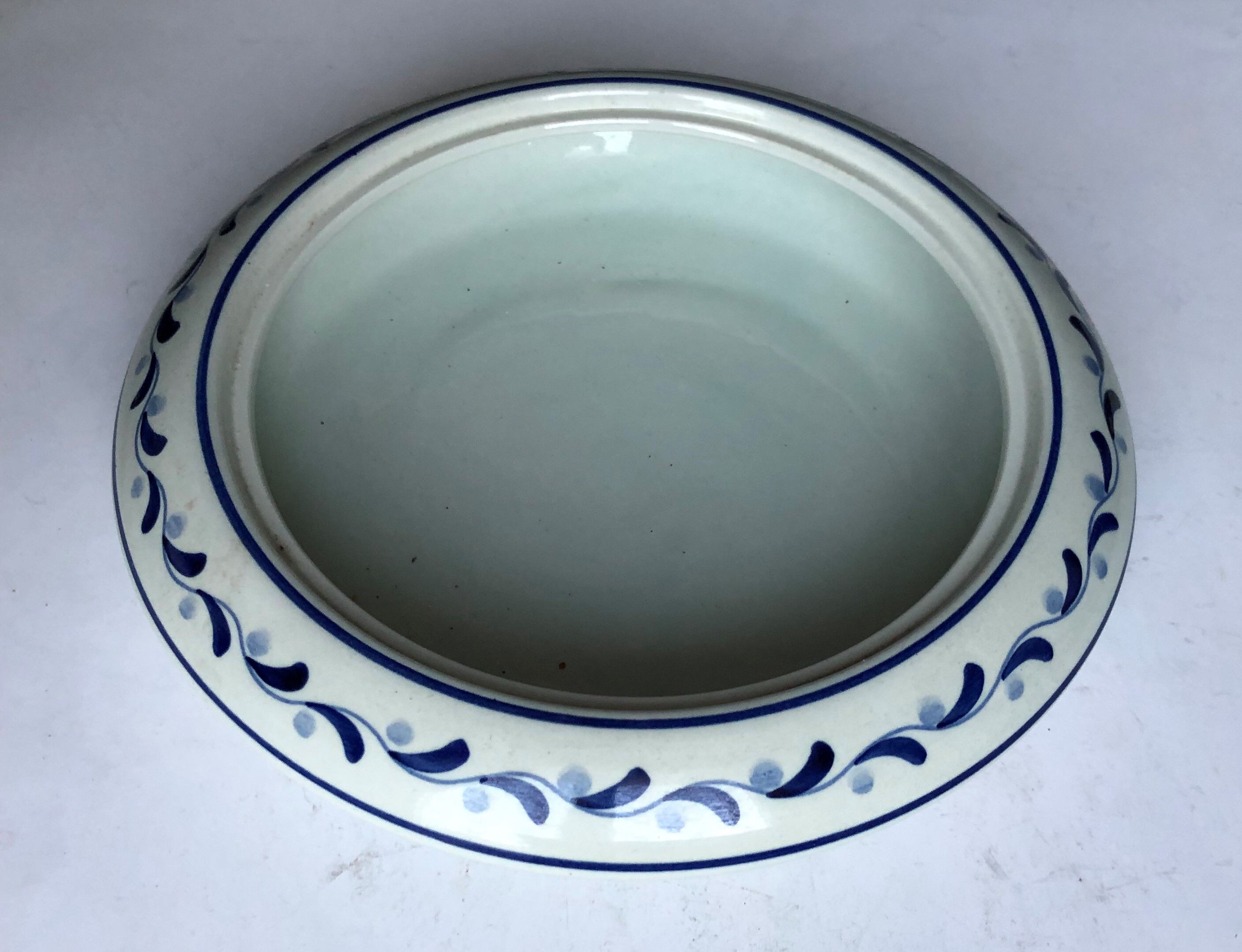 Delft earthenware candy maker