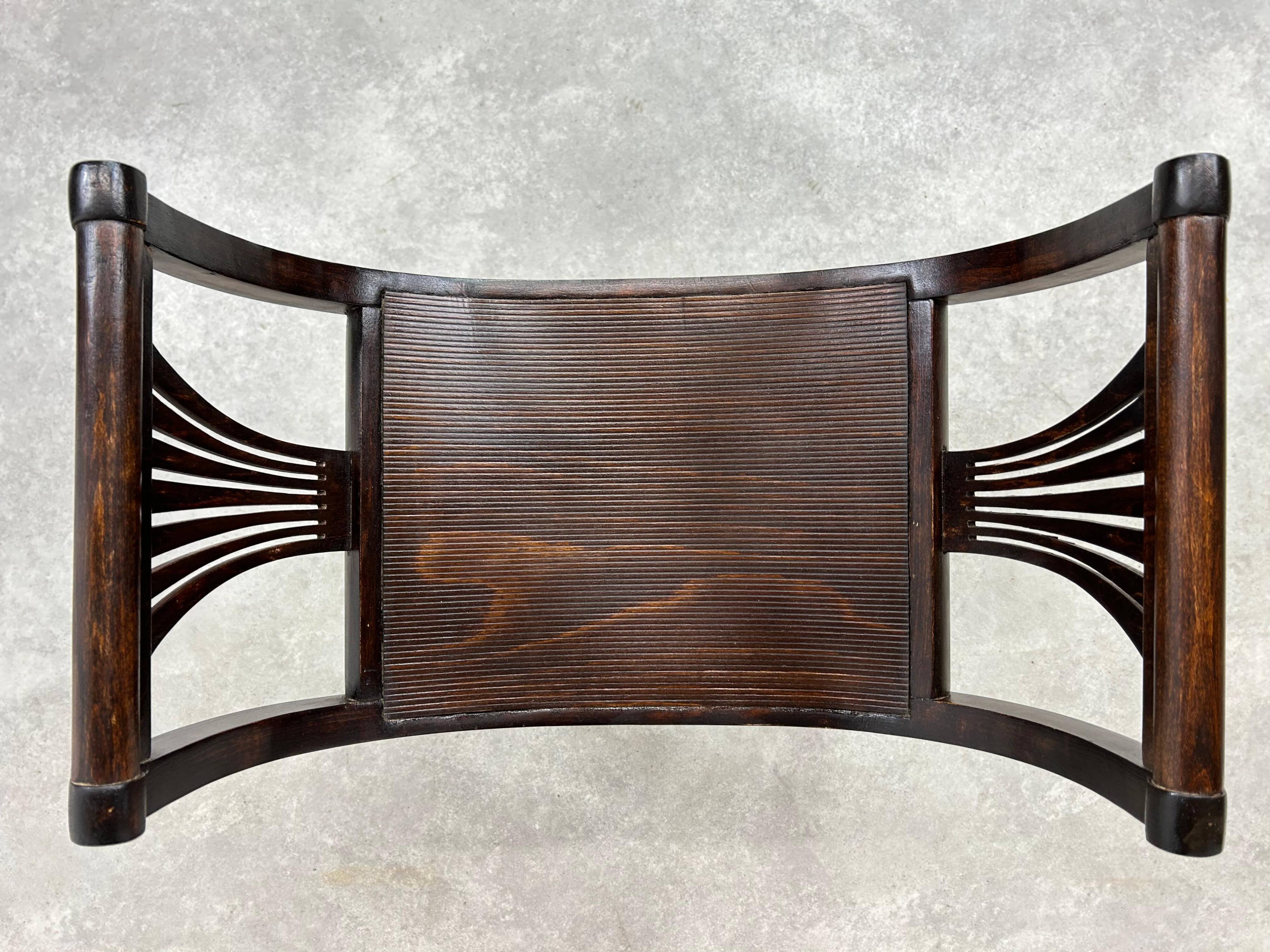 Causeuse no.6623 par Thonet