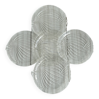 5 transparent fish plates.