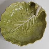Dish in earthenware "chou leaf" Bordallo Pinheiro, 32 cm