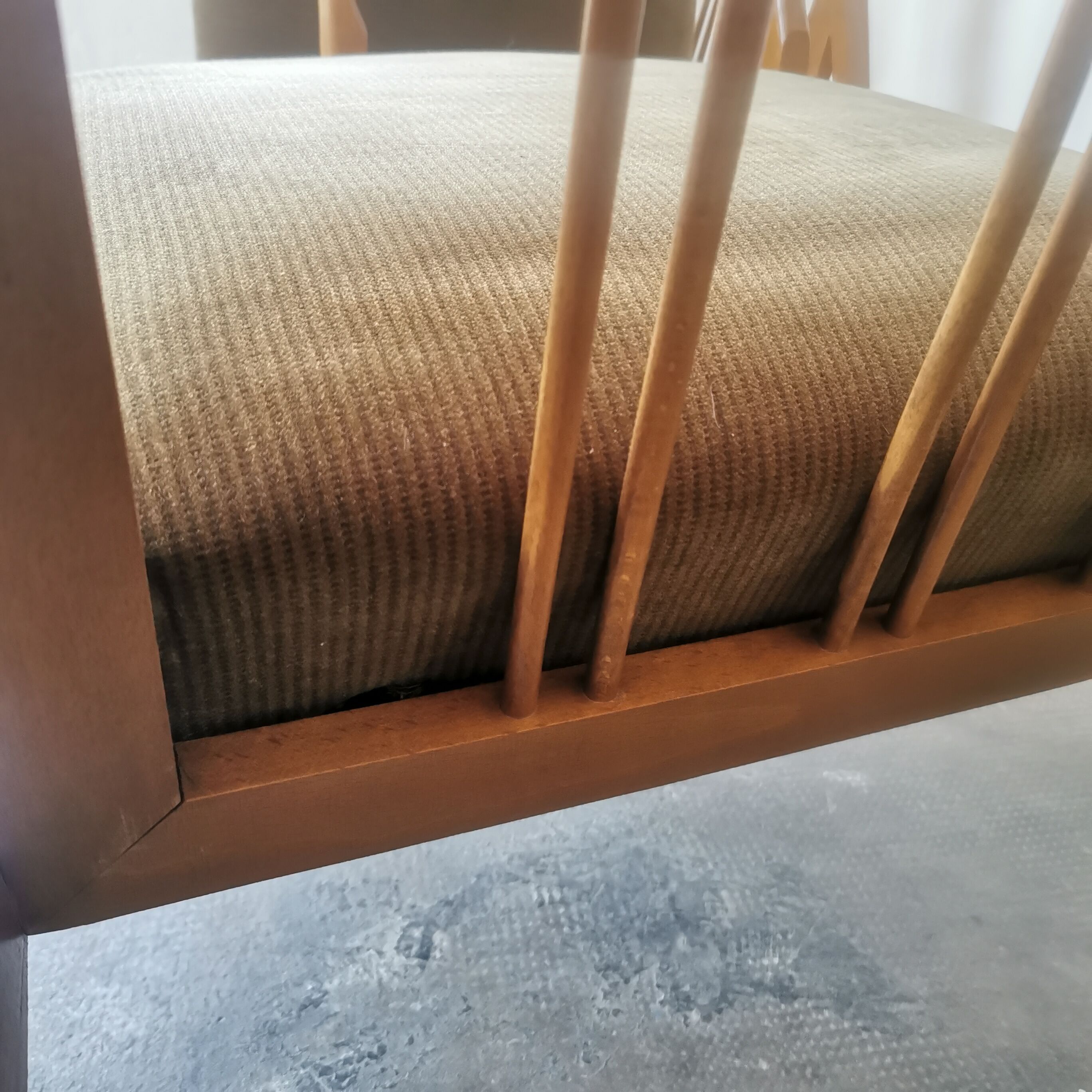 Paire de fauteuils vintage bois et velours
