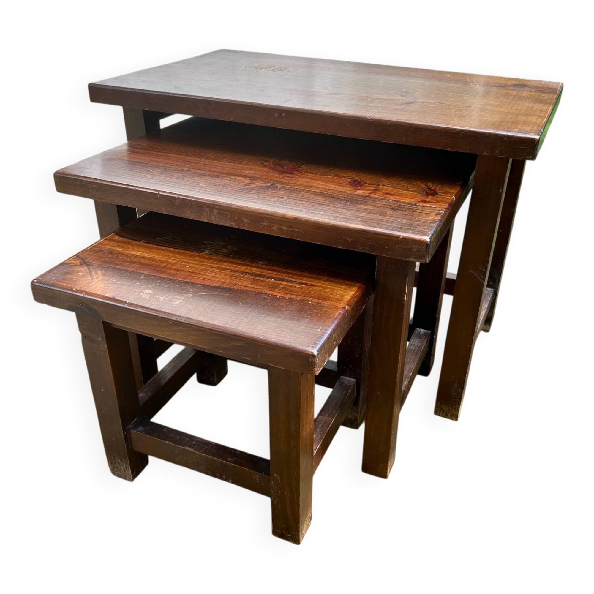Set of 3 nesting coffee tables in oak.