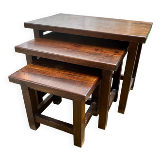 Set of 3 nesting coffee tables in oak.