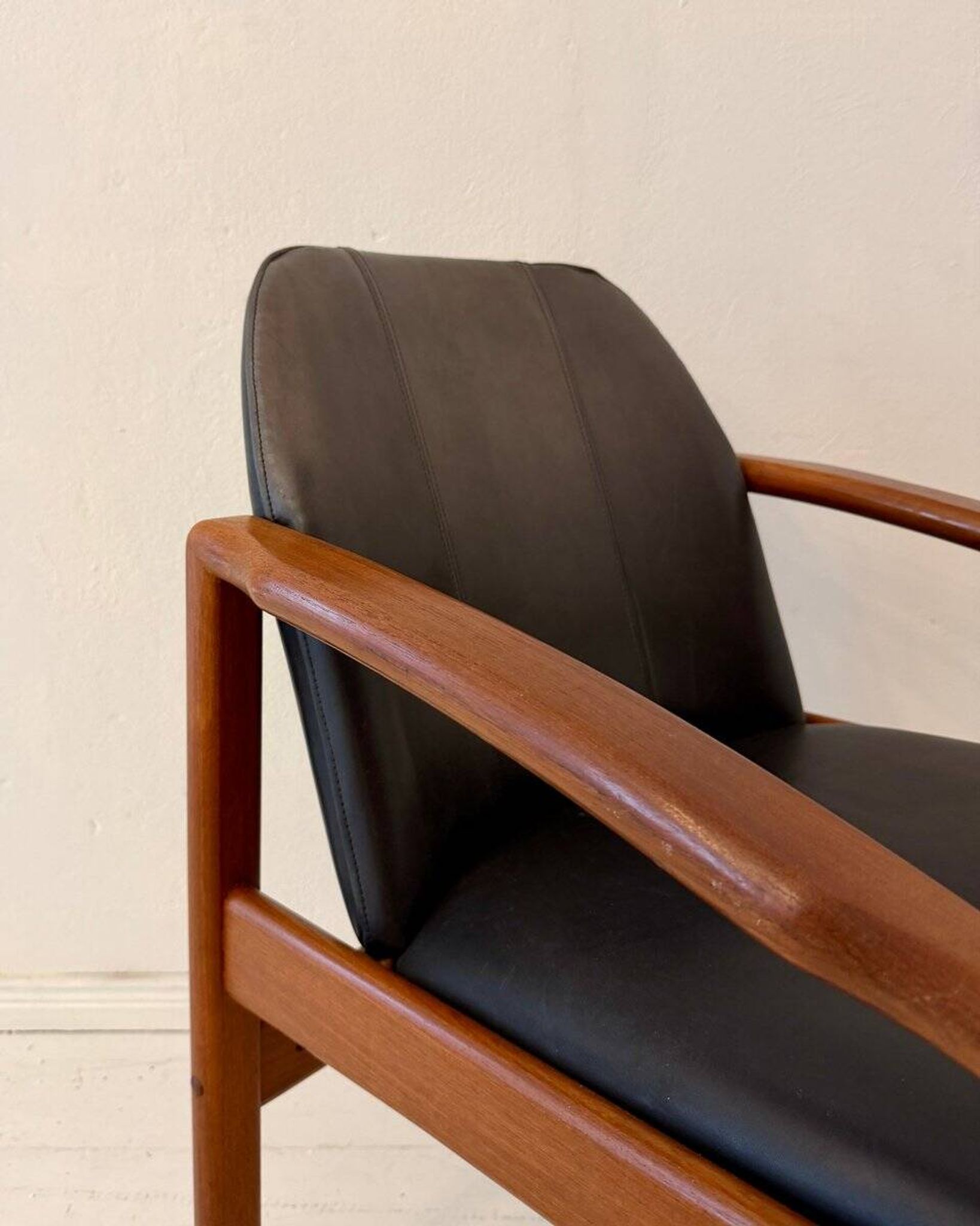 Mid-century modern chair in teak and black leather, Germany, 1960s