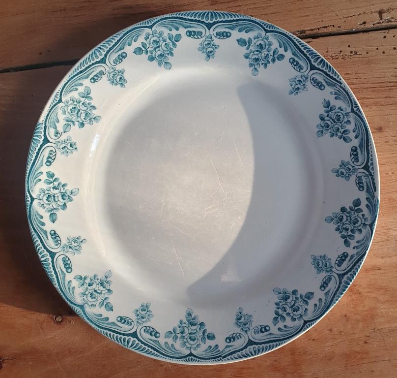 Set 4 flat plates Choisy le Roi XIXth Terre de Fer Boulenger model Bordeaux