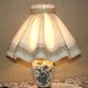 Lampe de table en porcelaine et laiton