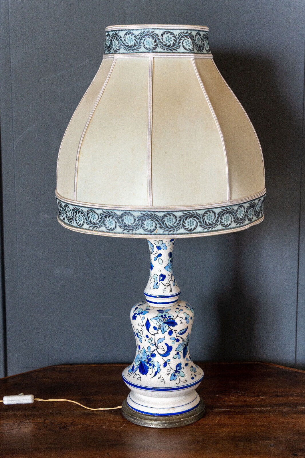 Blue and white ceramic lamp Floral decoration XXth Velvet lampshade