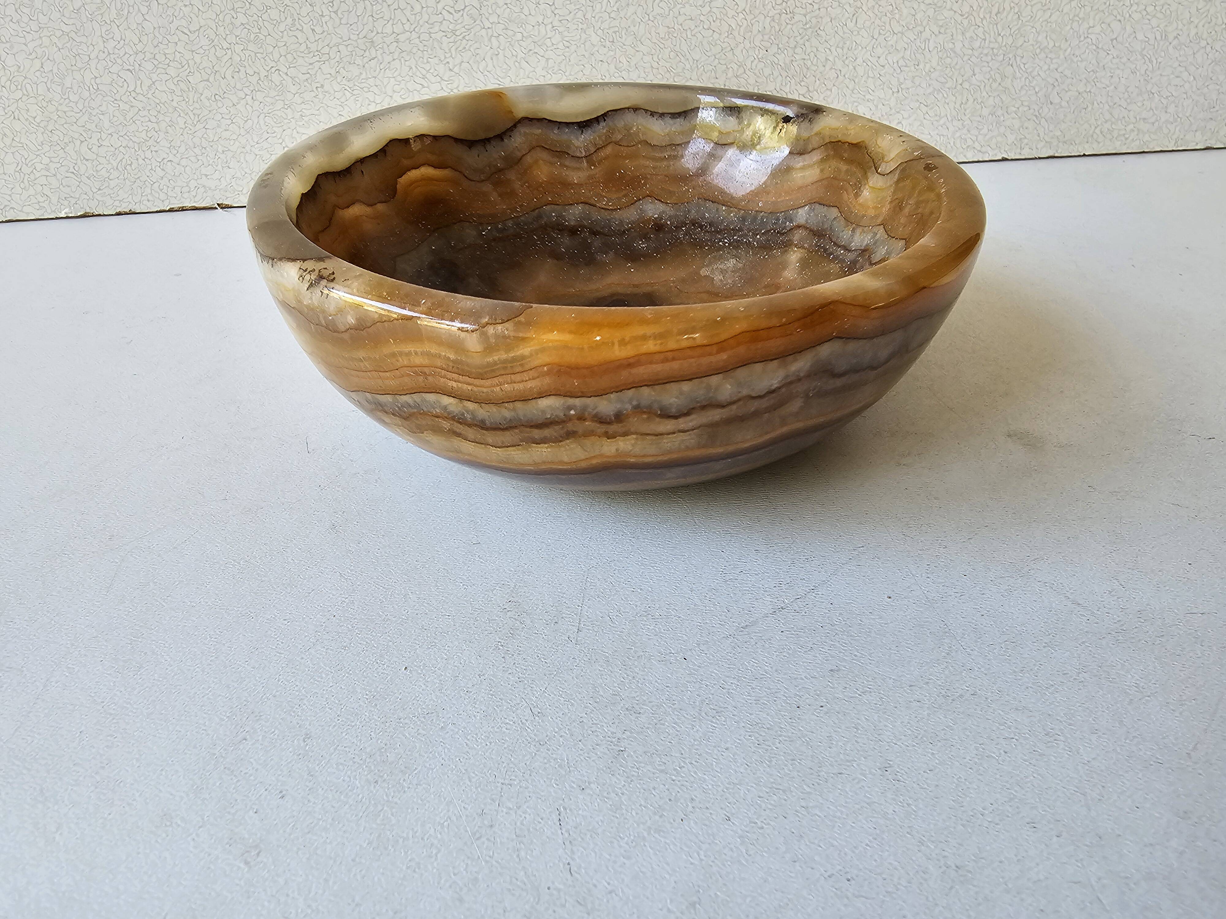 Onyx catchall with a diameter of 12cm.