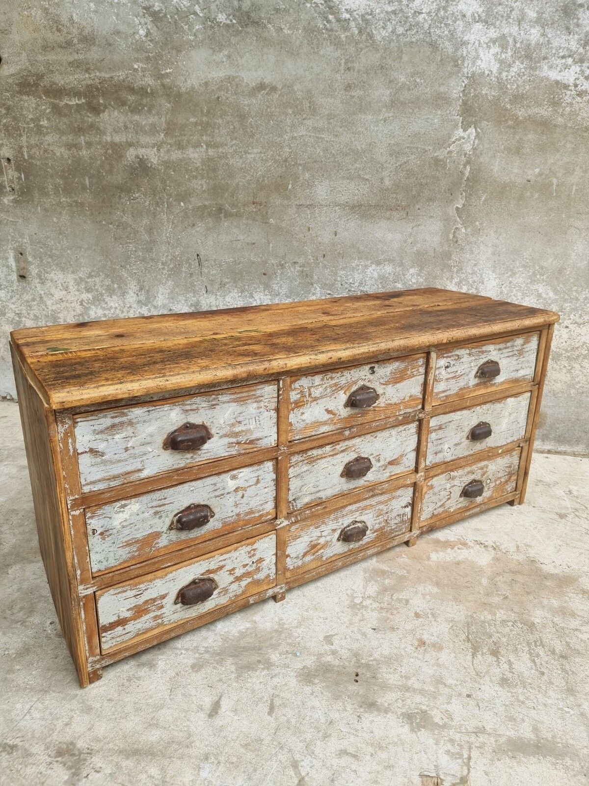 Workshop chest of drawers