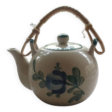 Petite théière vintage en céramique - Décor floral et anse en rotin