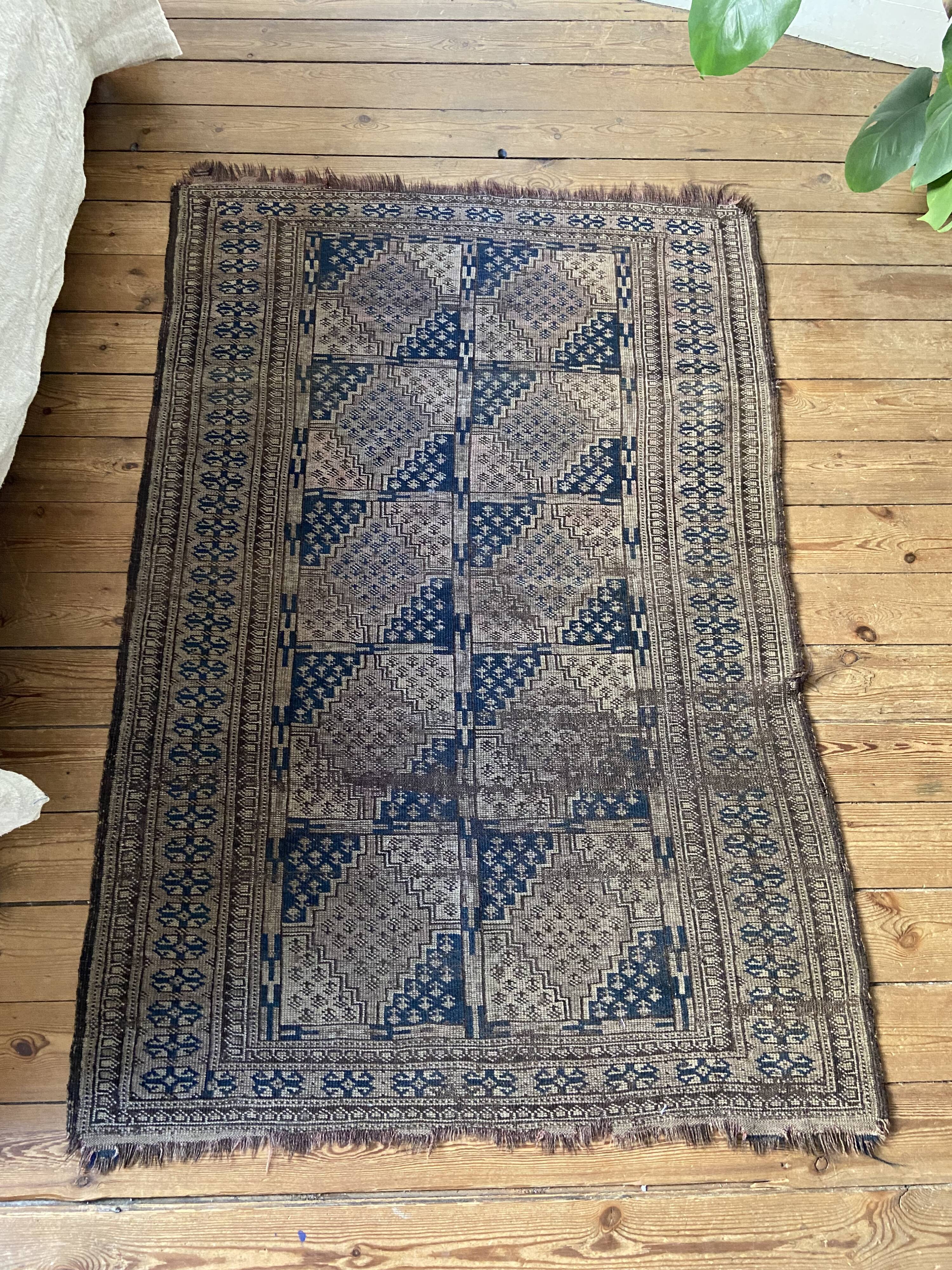 Ancient Persian carpet 150x100cm