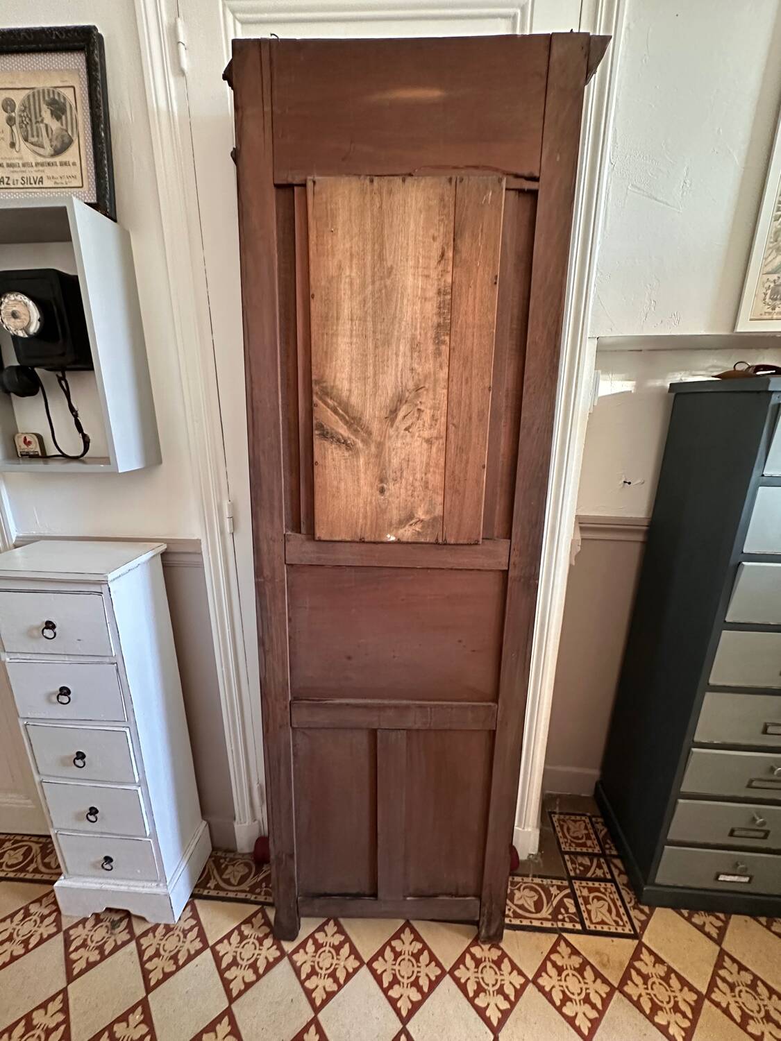 Wall mounted coat rack