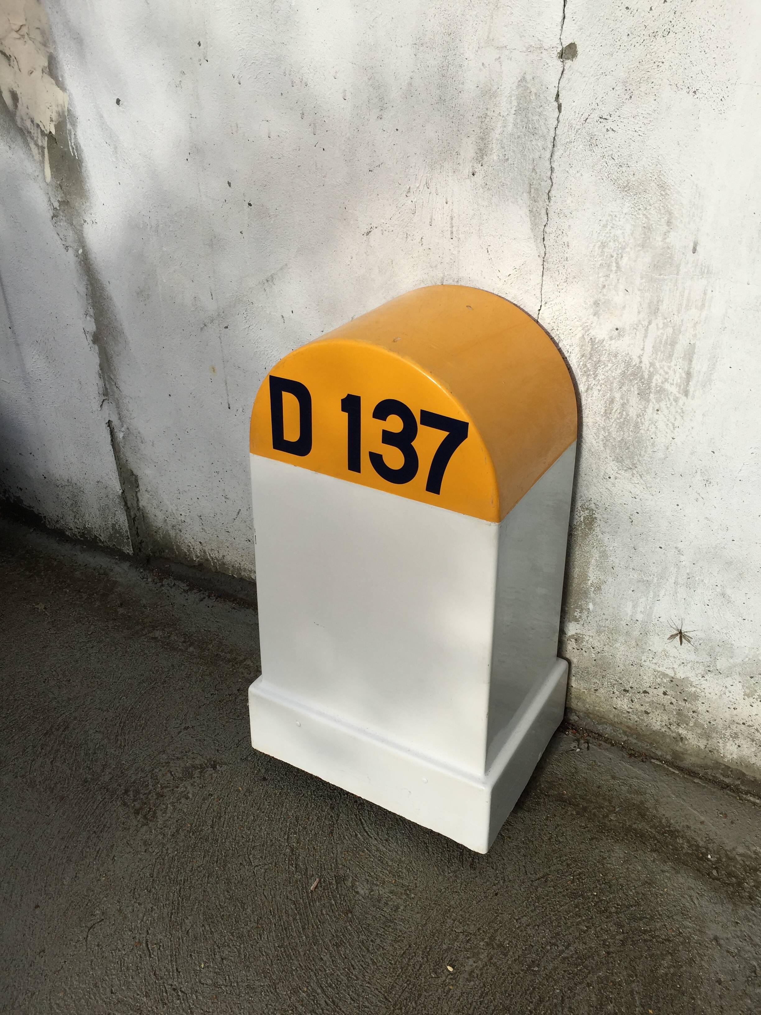 Departmental kilometer marker