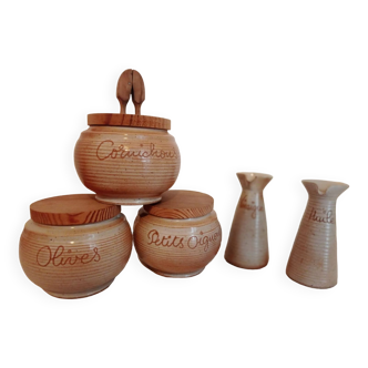 Set of pots and pitchers Sandstone of the Marais