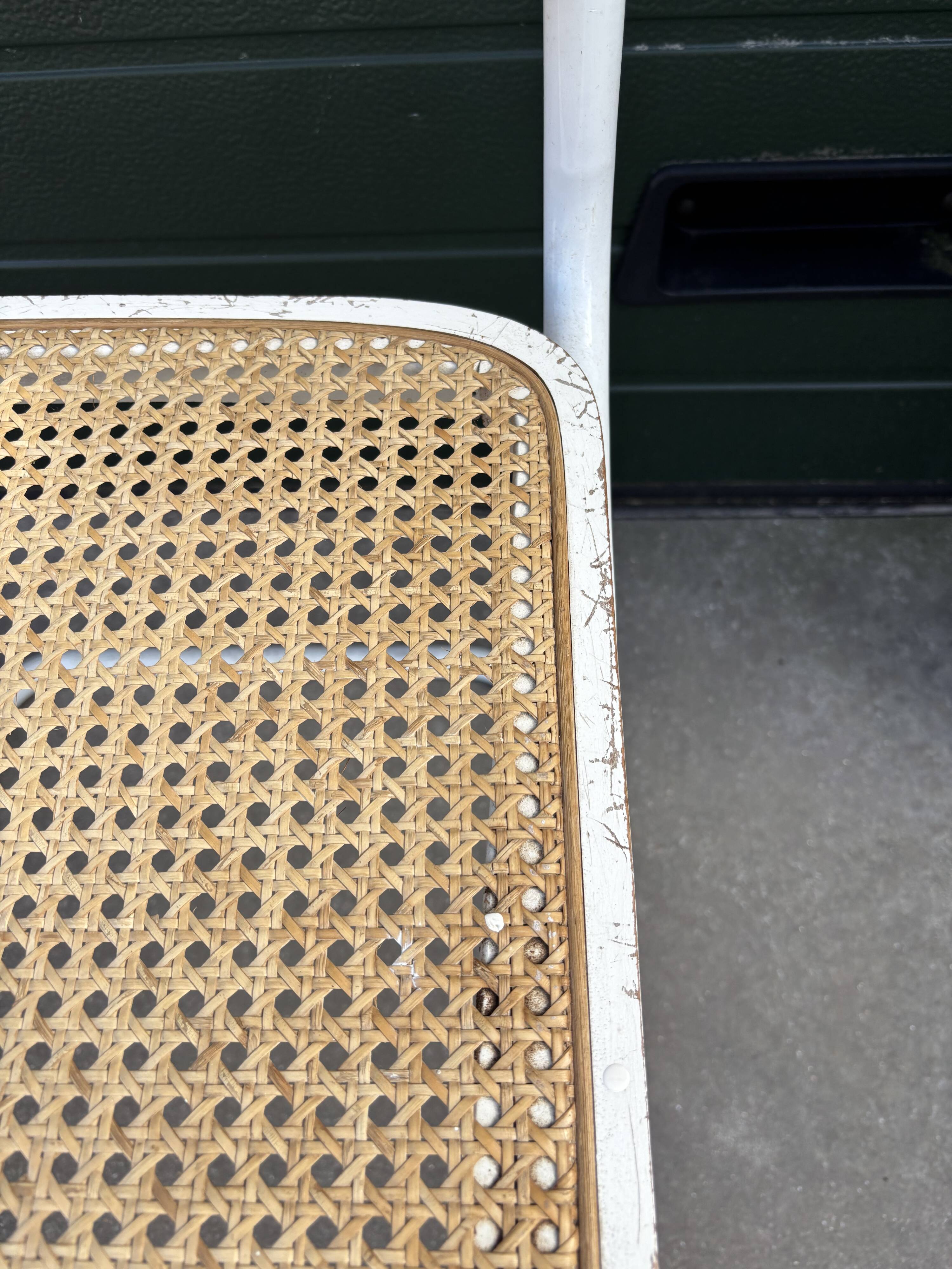 Set of 4 Cesca b32 model chairs in white dining chair