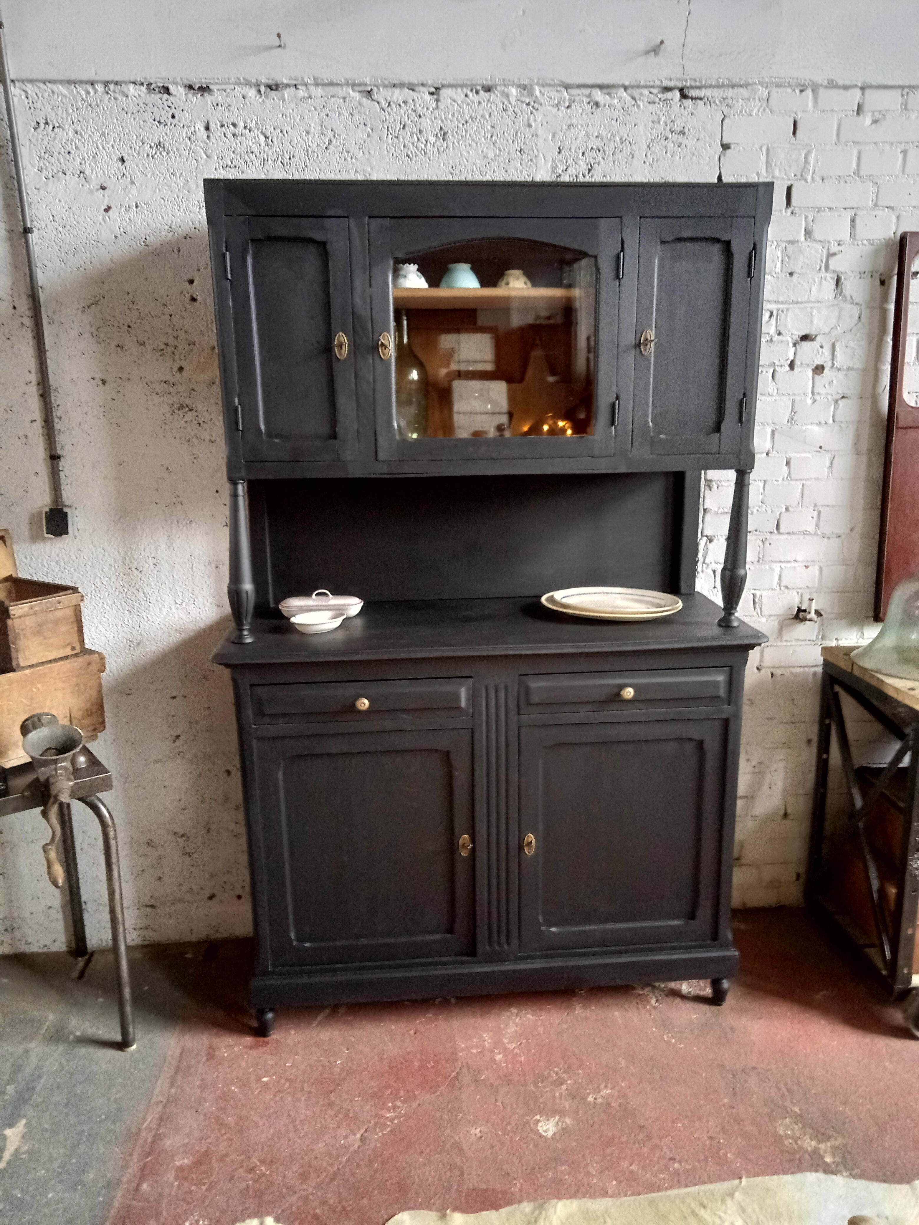 Patinated China buffet