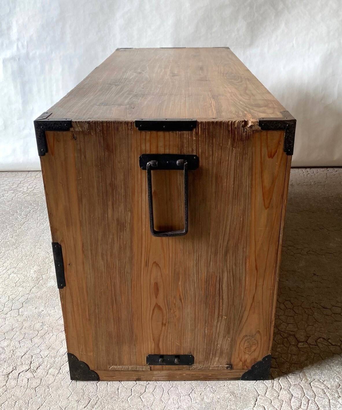 Japanese chest of drawers (tansu)