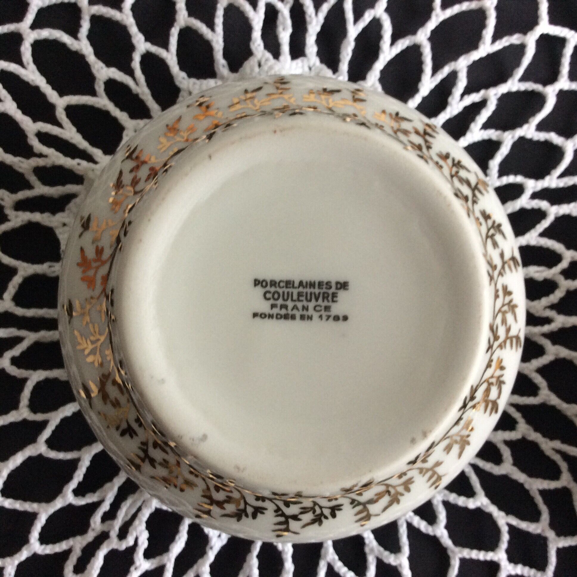 Ancienne bonbonnière, boîte à bijoux,  porcelaine de Couleuvre