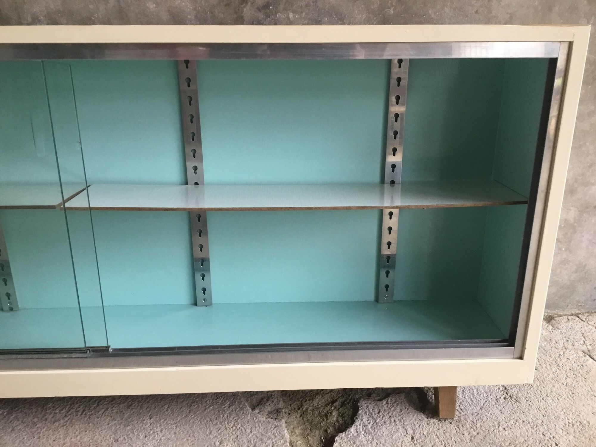 Showcase on feet forming enfilade - vintage furniture - 1960