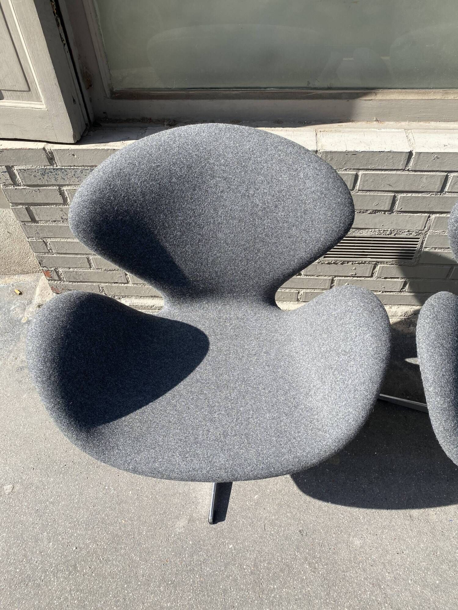 Pair of armchairs Swan armchairs by Arne Jacobsen, Fritz Hansen edition