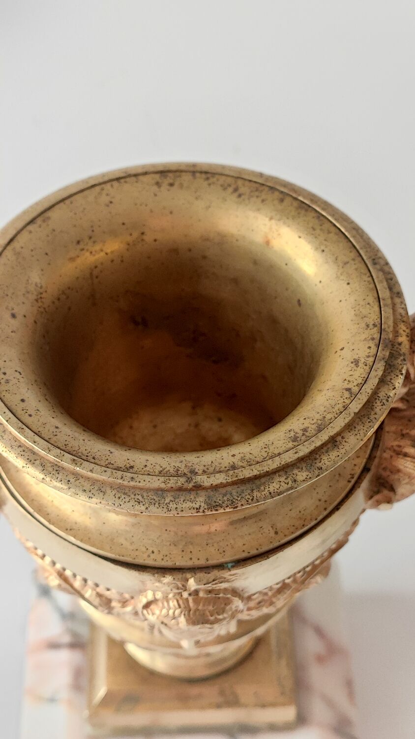 Paire de vases en bronze