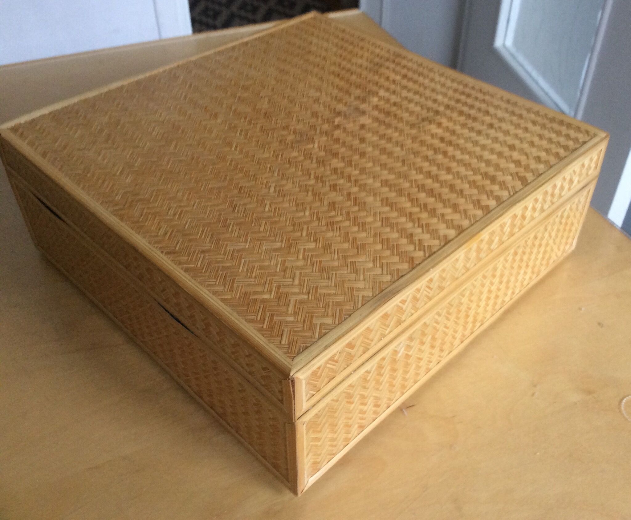 Straw marquetry box