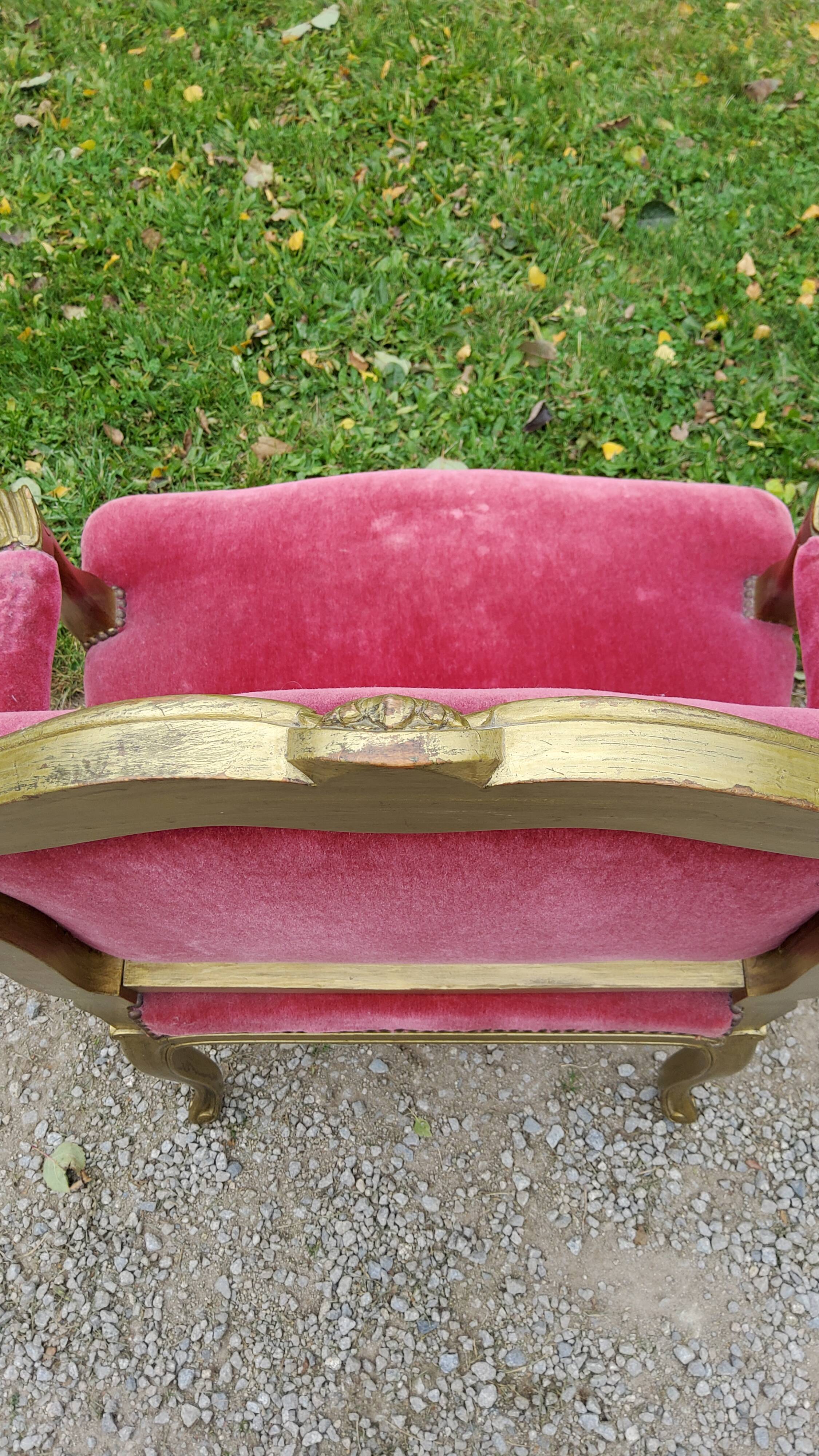 Paire de fauteuils XIXième siècle à la reine de style Louis XV bois doré