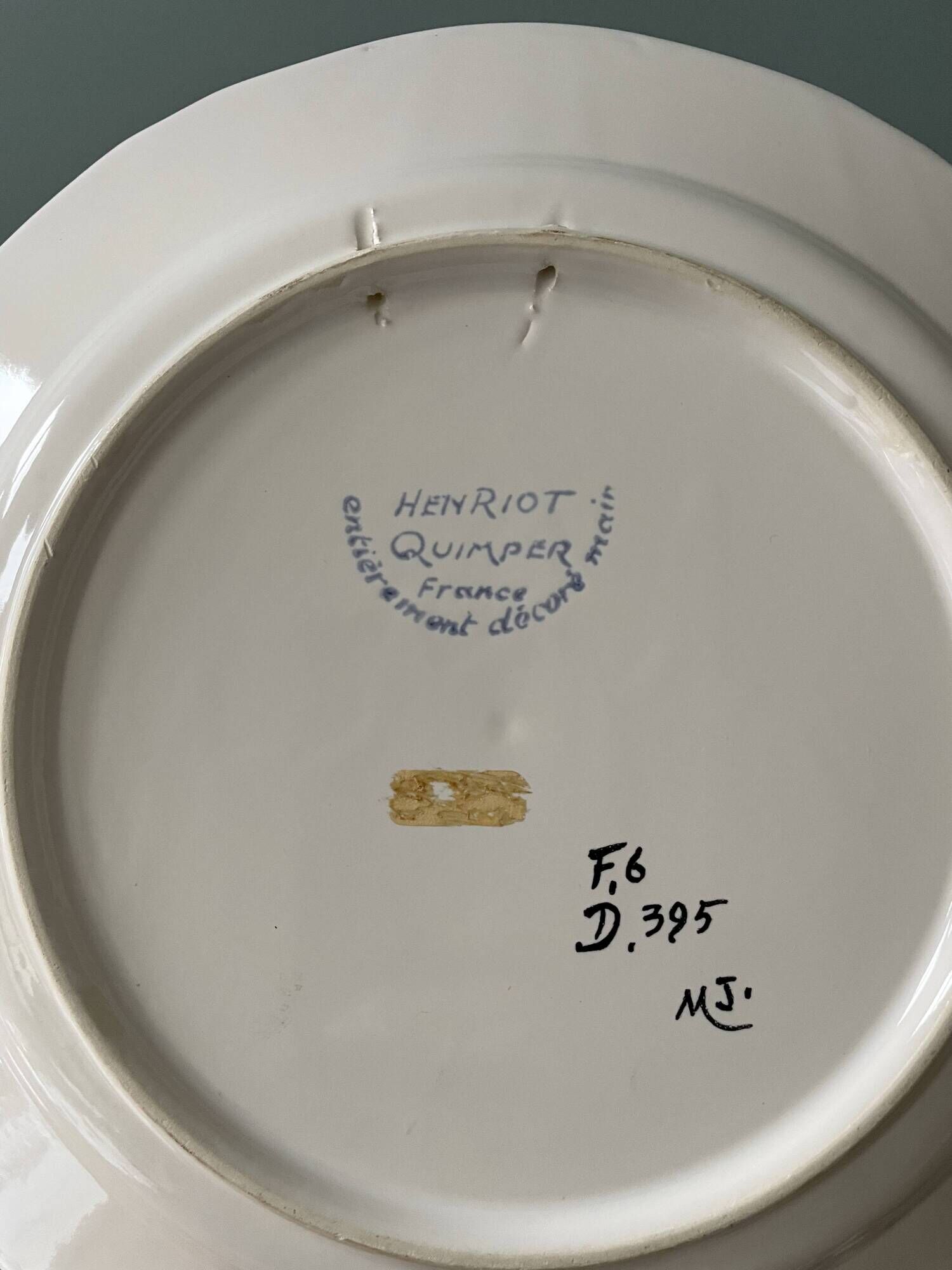 Set of 2 decorative plates Henriot Quimper France decorated by hand