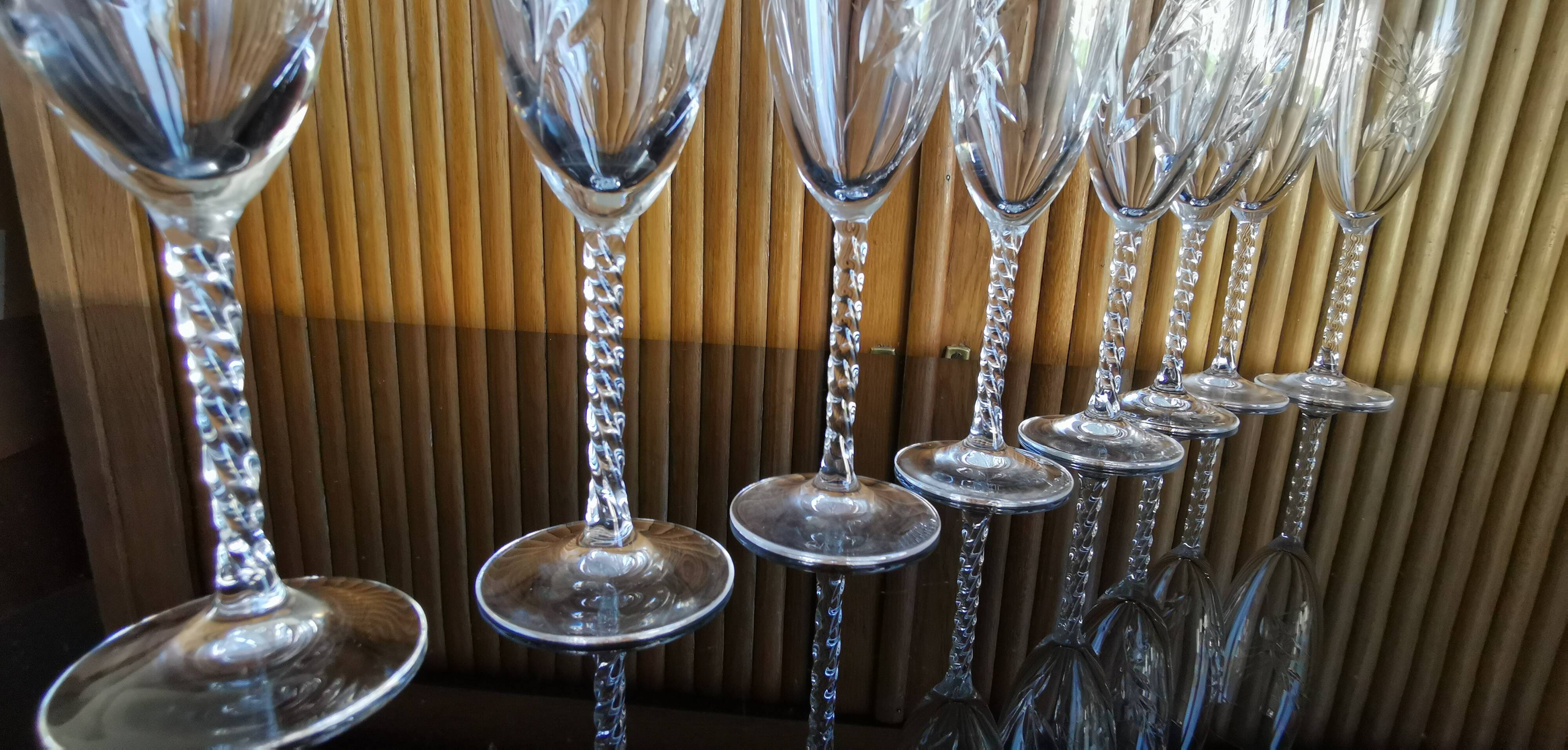Lot 8 flûtes à champagne cristal taillé pied torsadé epis cristal d'arques