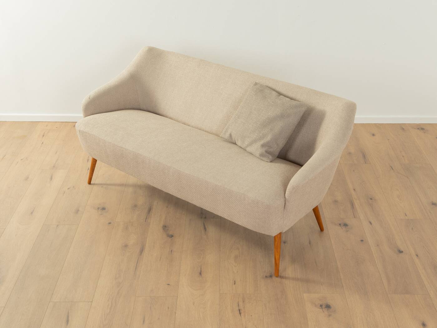 Charming cocktail sofa