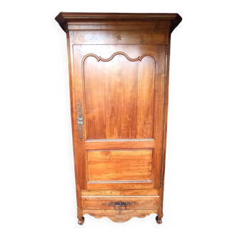 Small 18th century cherry wood bonnetière from the Vendée region