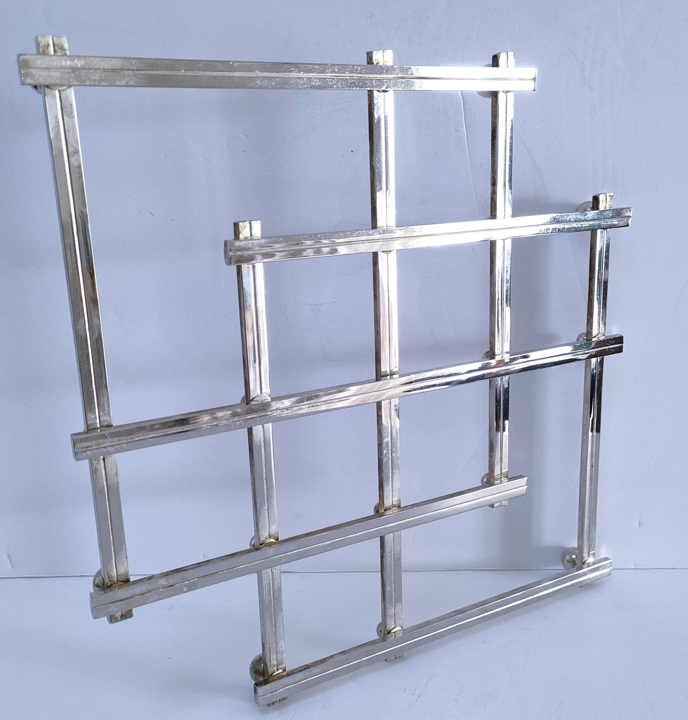 Art Deco style extendable silver metal trivet