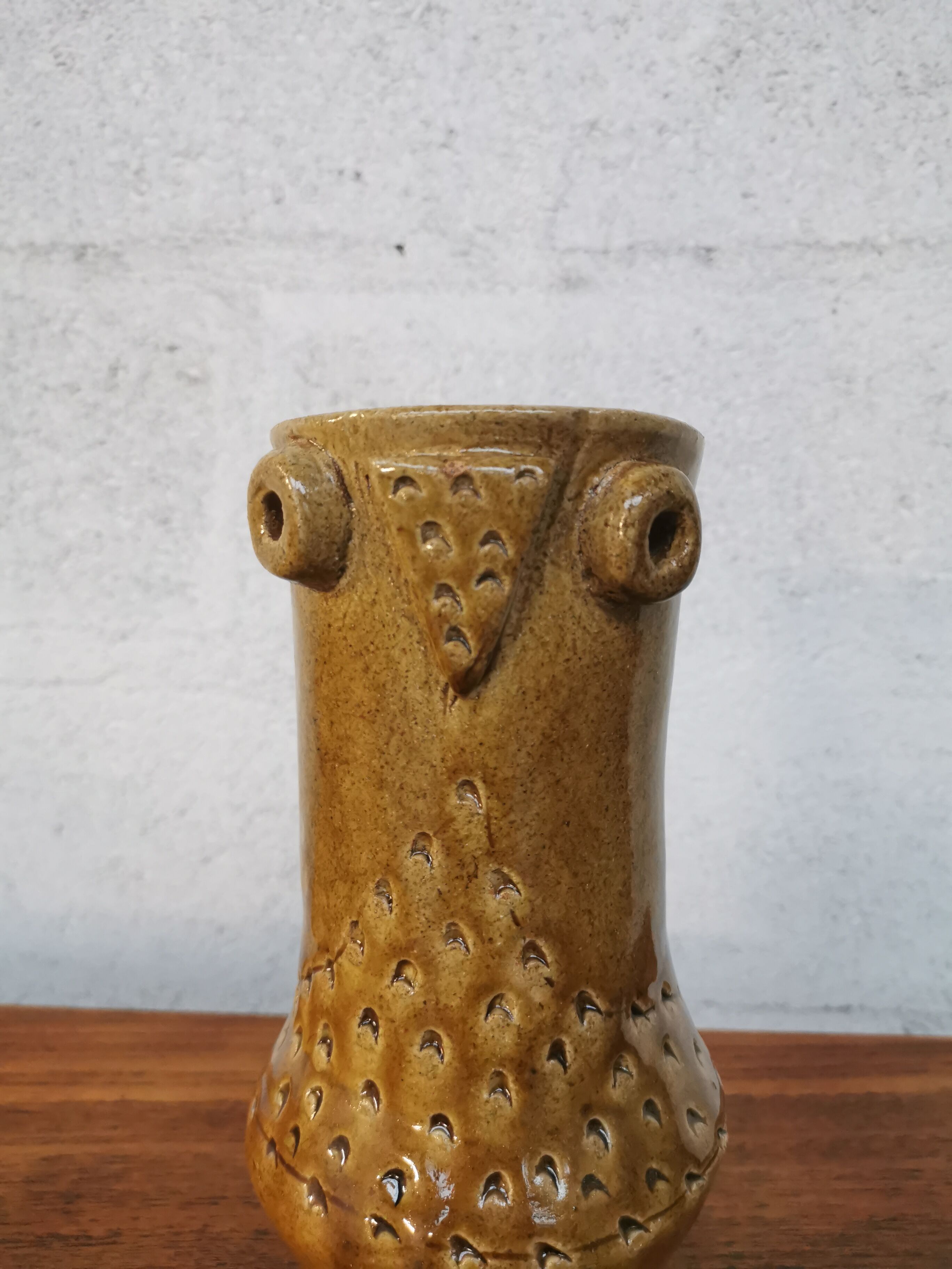 Zoomorphic 'owl' ceramic vase