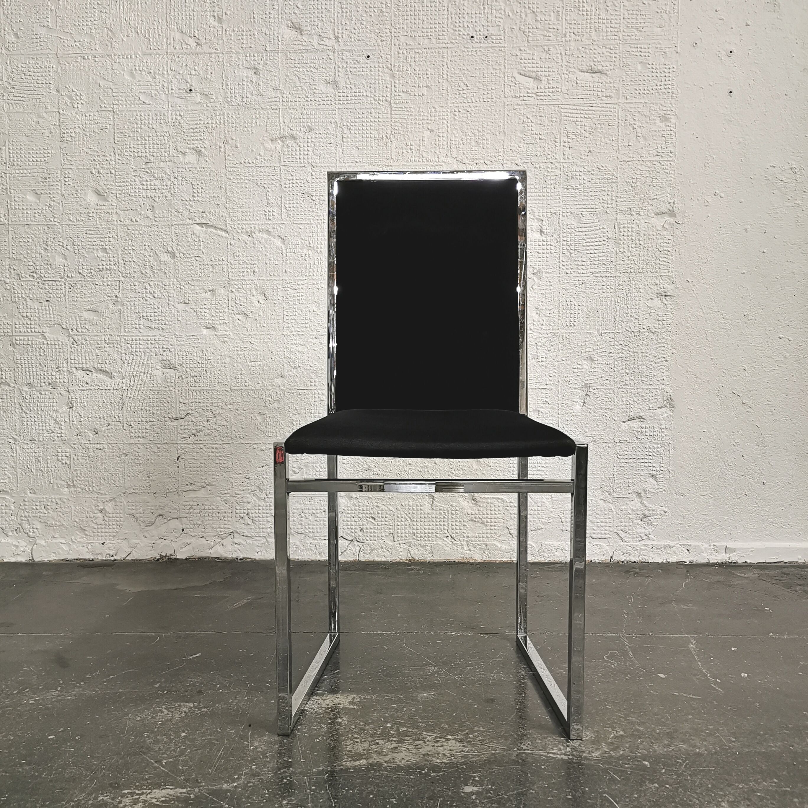 Chaise Italienne en chrome et loupe d'orme 1970