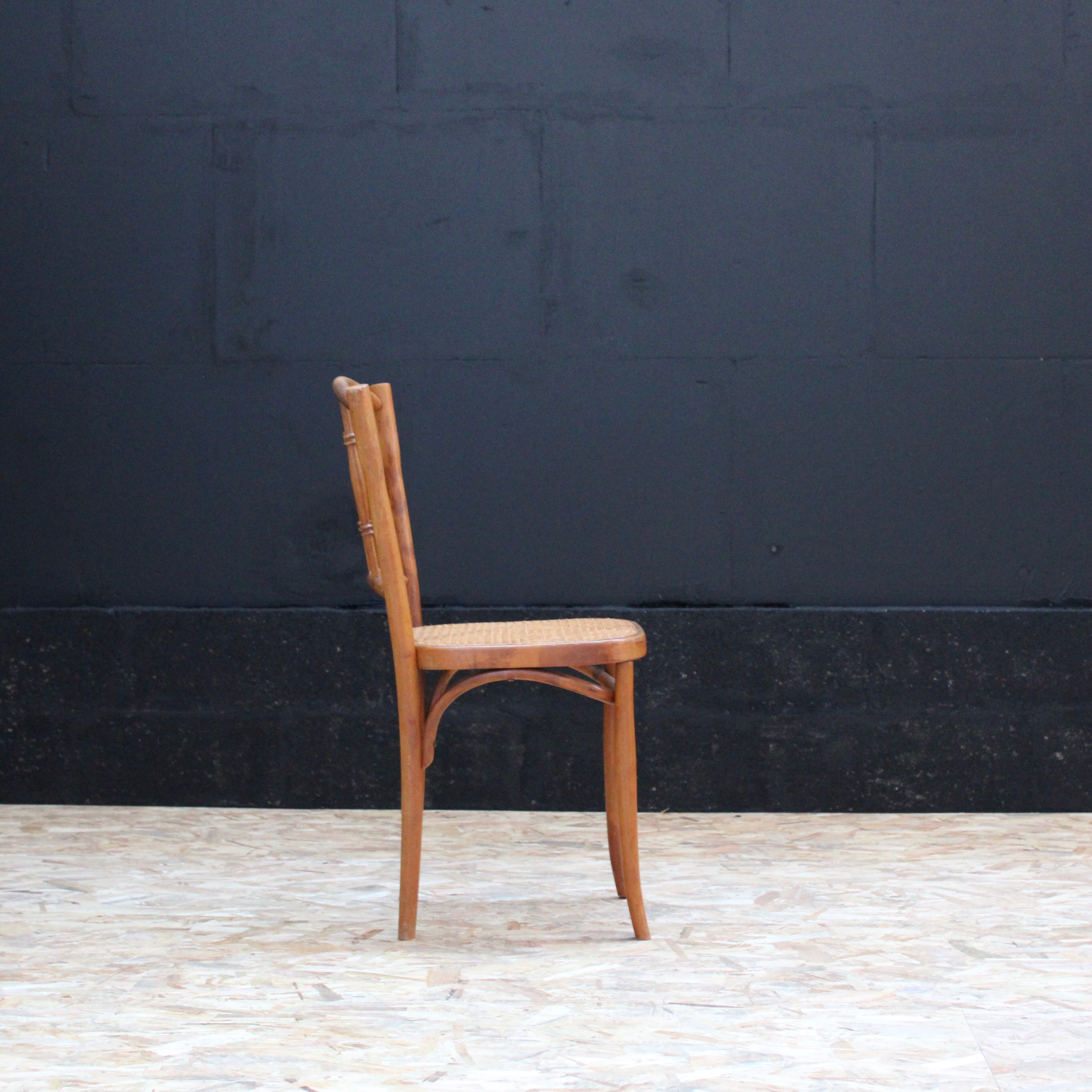 Canned chair