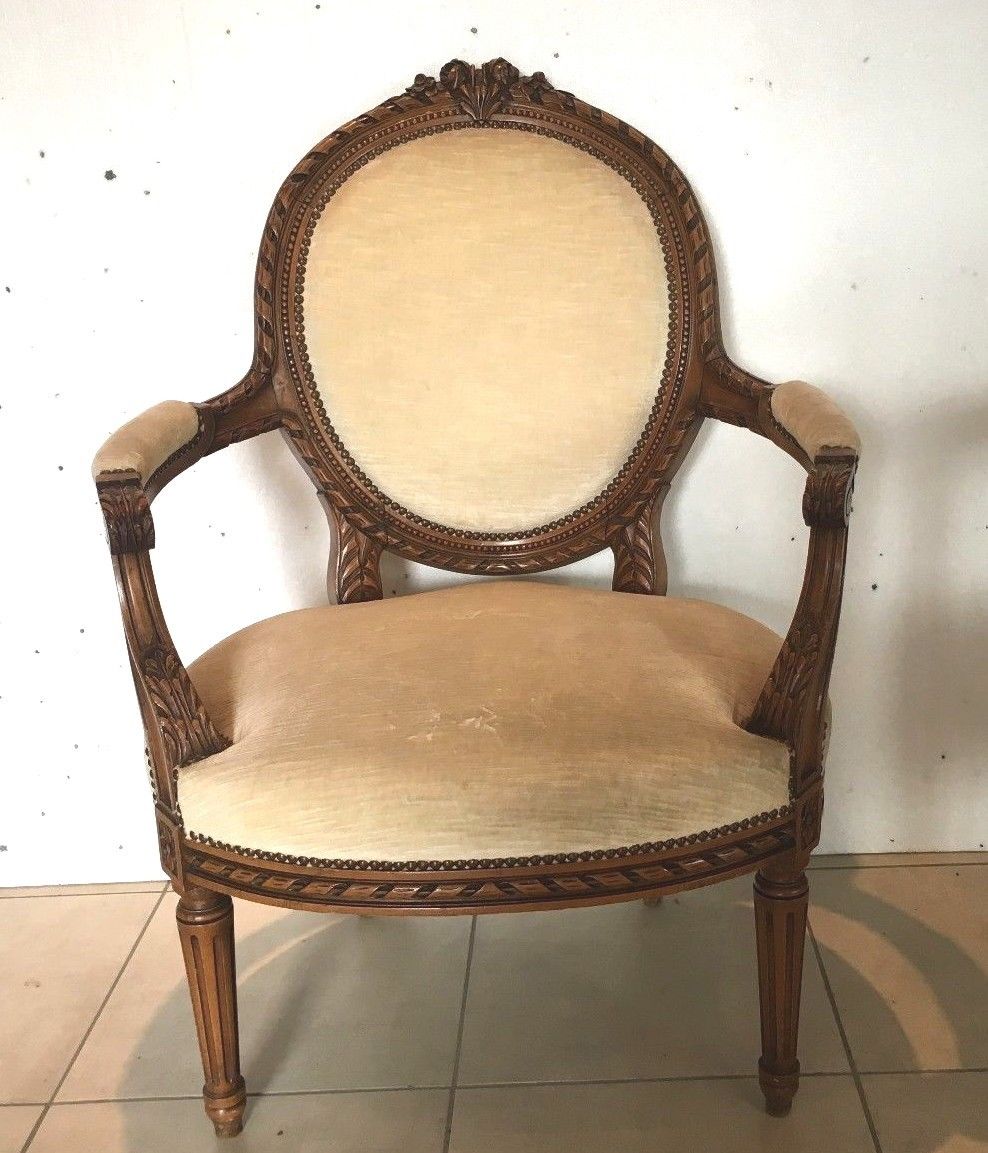 Fauteuil de style Louis XVI