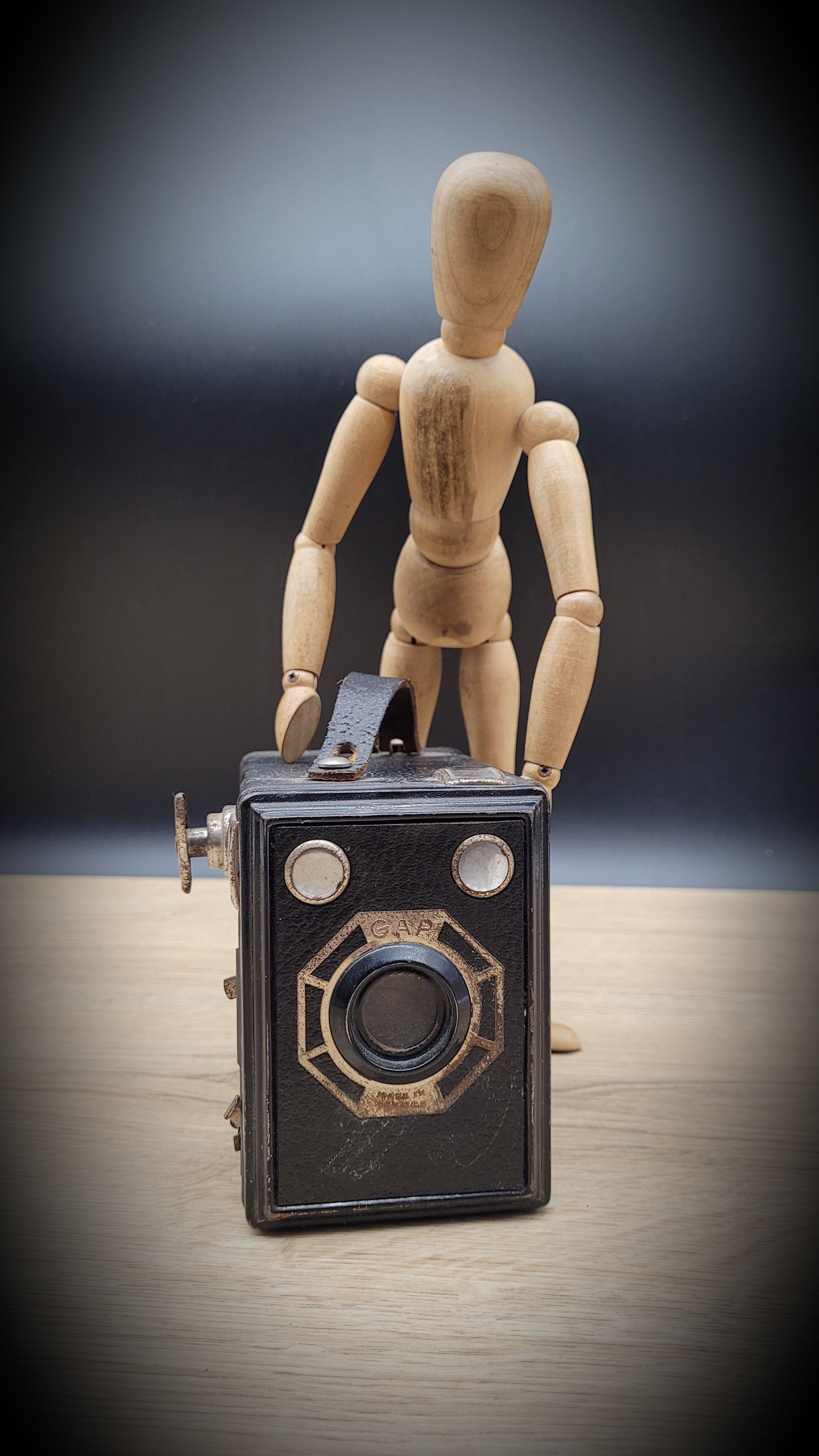Gap box camera