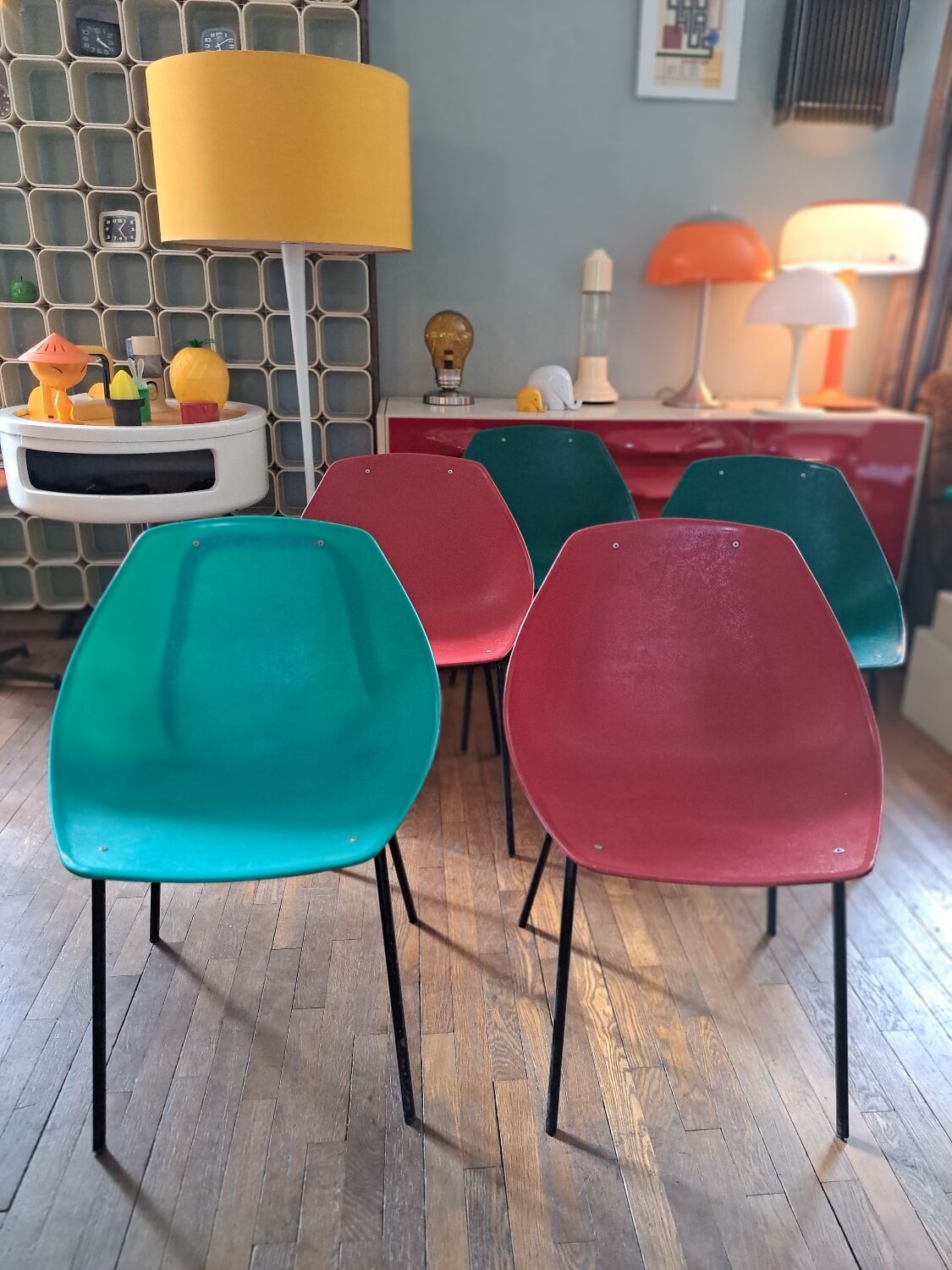 Suite of 5+1 shell chairs Pierre Guariche 1960