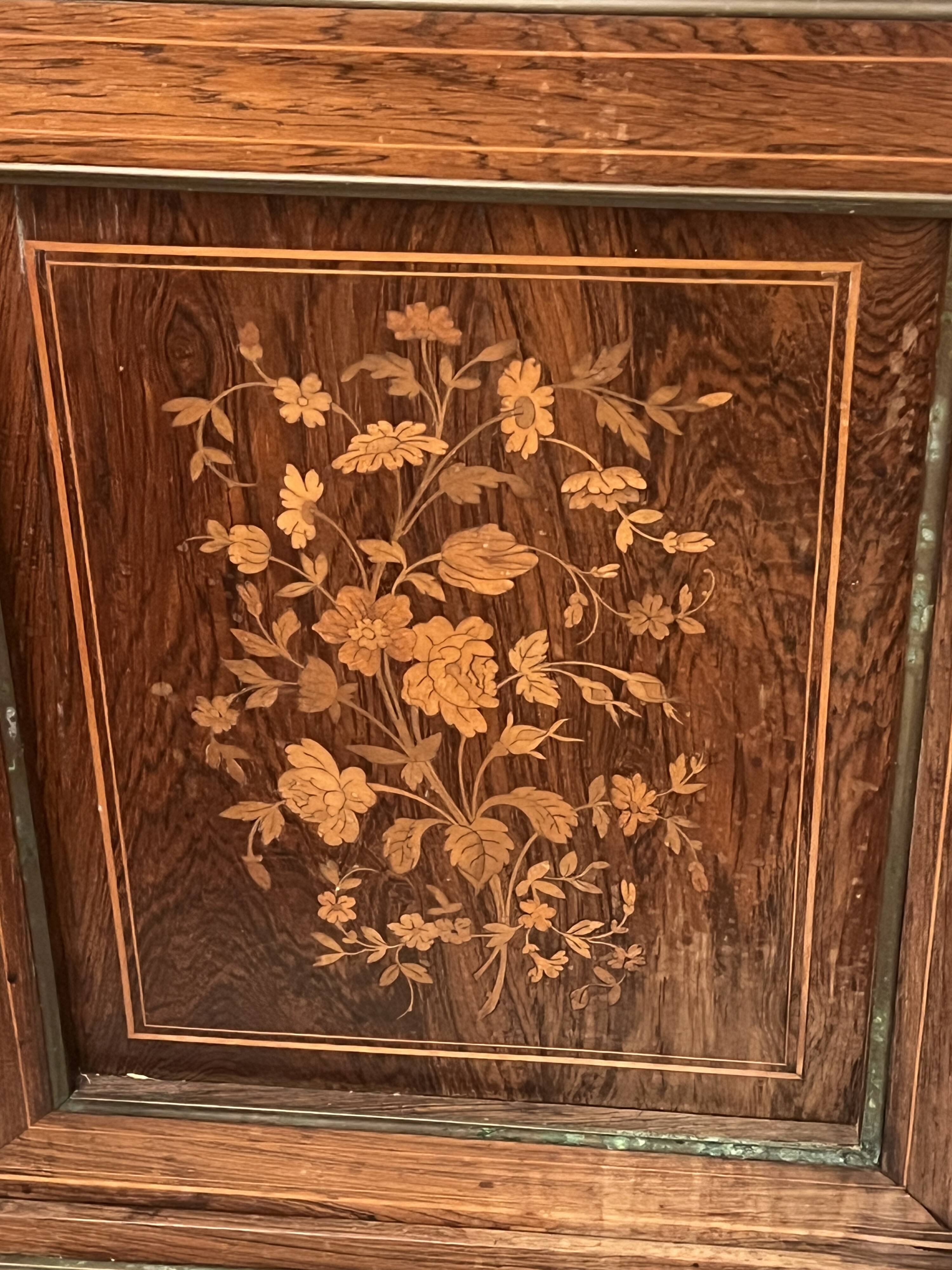 Charmante petite bibliothèque vitrine, typique d’époque Napoléon III