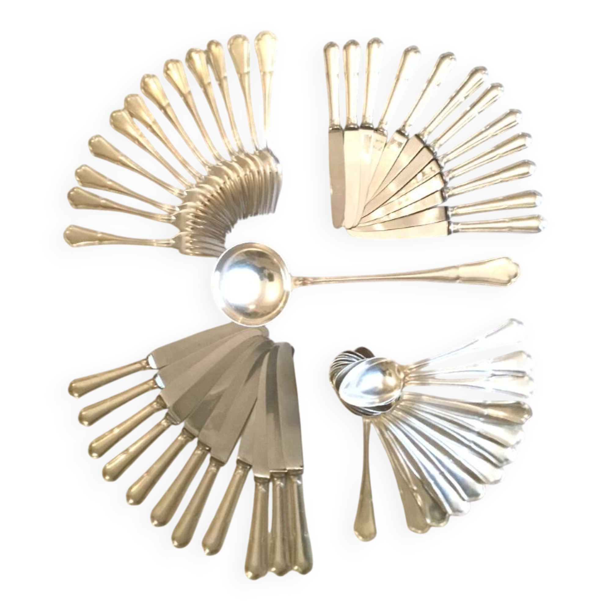 Maison Ercuis.ménagère en métal argenté de style Louis XV