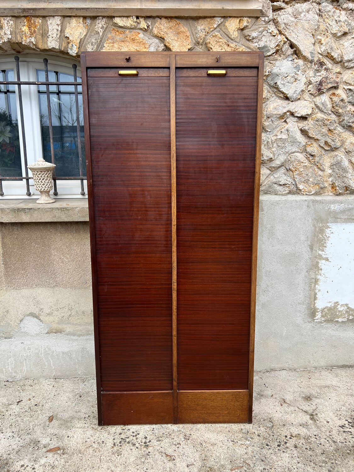 Filing cabinet with double curtains